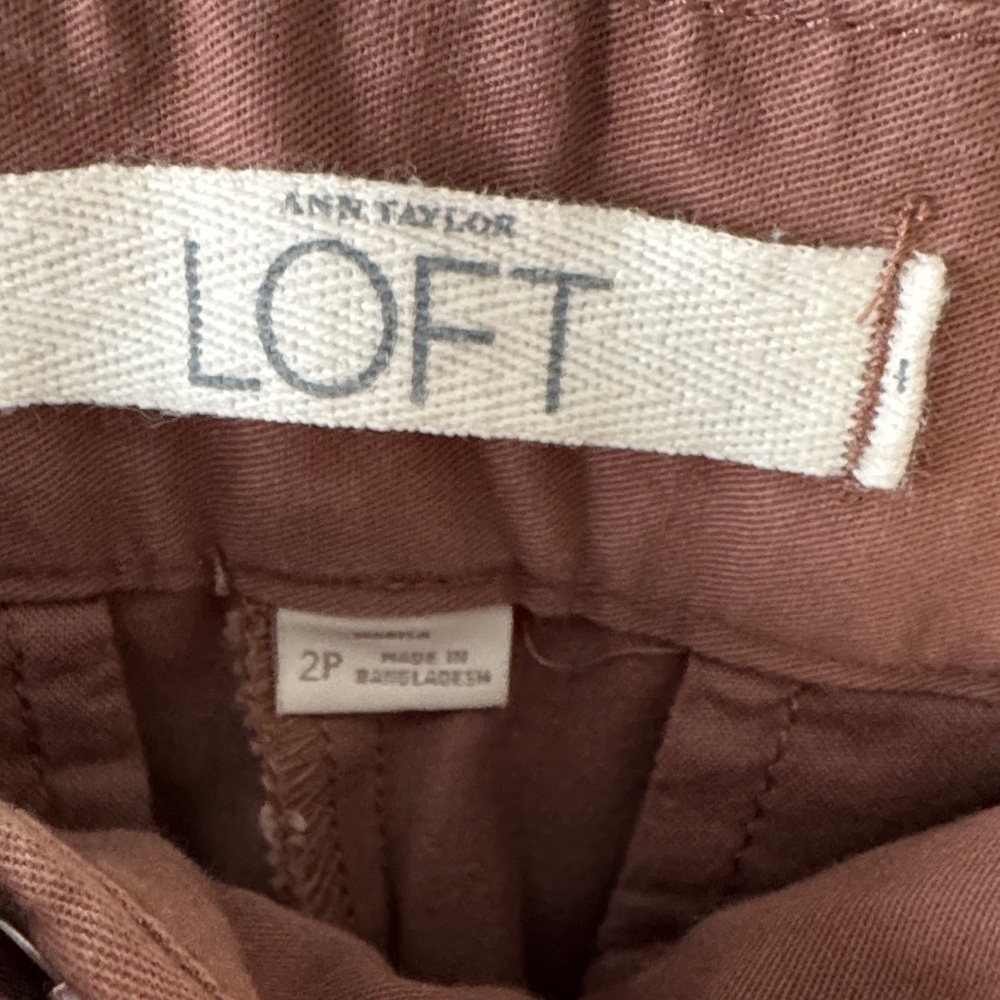 Bundle of 3 Ann Taylor Loft Capris Pants in Mauve Taupe, Cream, and Navy - Picture 3 of 16